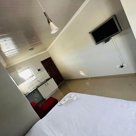 Victoria Guest Lodge Bellville Extérieur photo